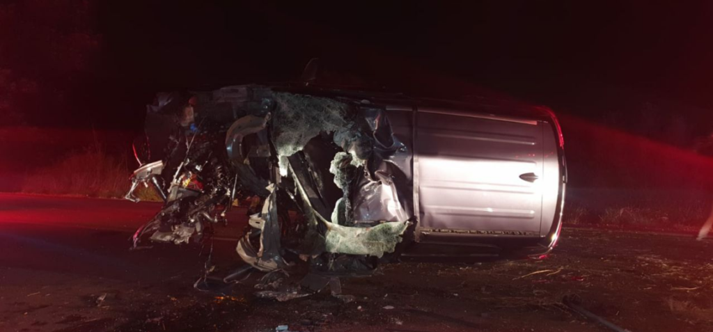 Driver critical after slamming into tree - Mzansi Stars