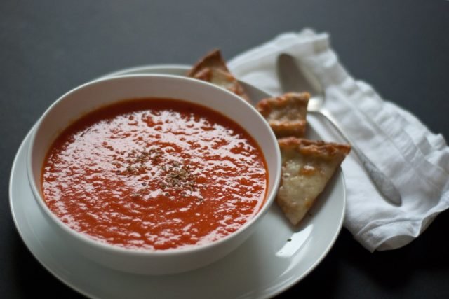 Sweet red pepper and tomato soup