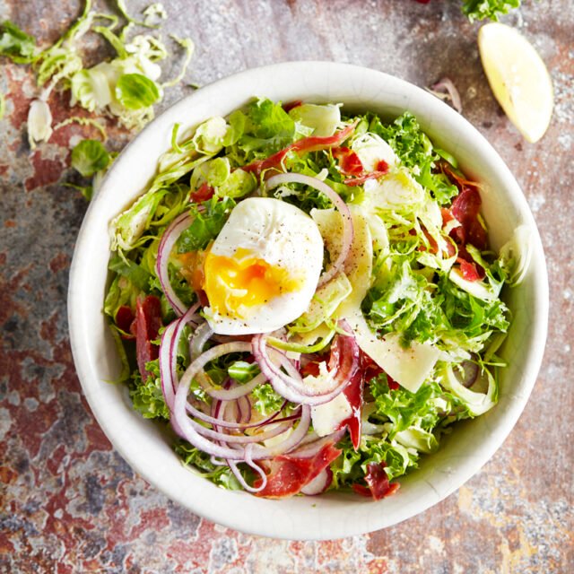 Green salad with egg