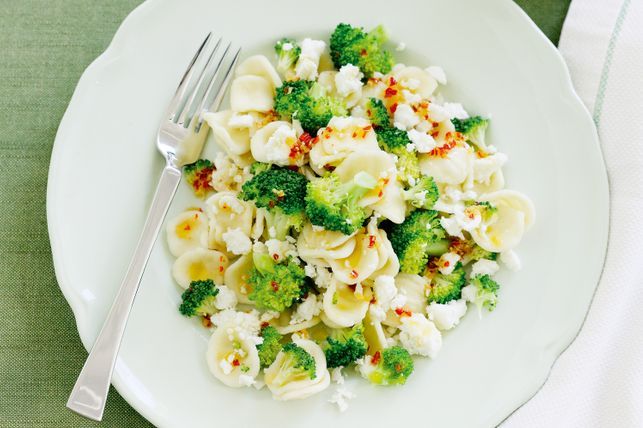 Pasta with broccoli and feta recipe
