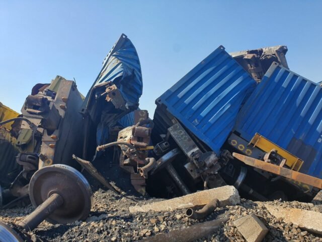 goods train derails