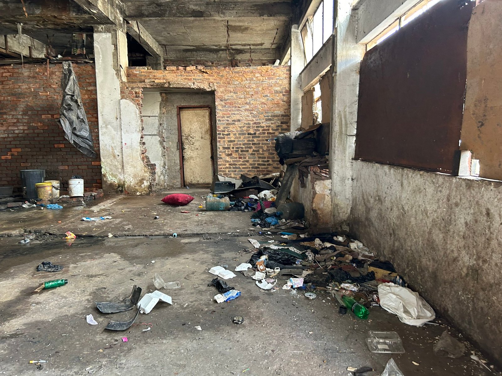 Illegal bus rank and unapproved commercial activity exposed in Joburg CBD