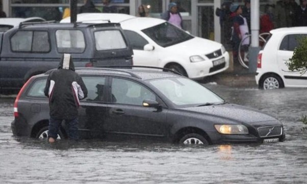 heavy rain in Cape Town