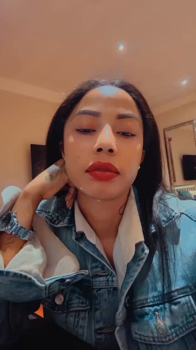 Kelly Khumalo reacts