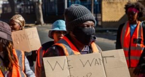 Protesting Rosettenville residents