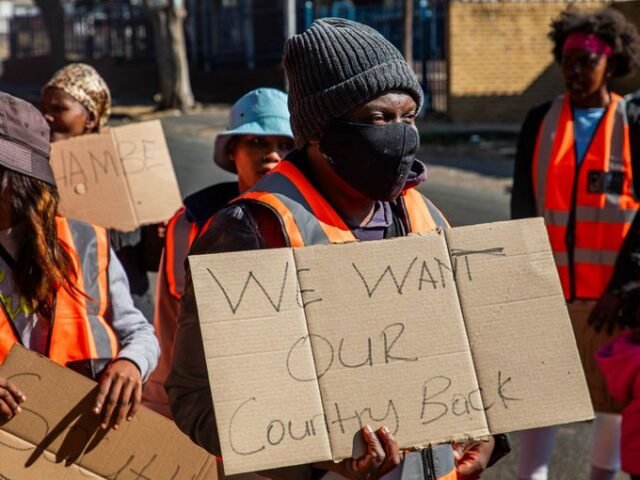 Protesting Rosettenville residents Protesting Rosettenville residents