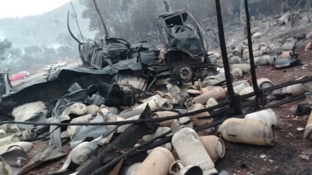 R71 in Limpopo closed off to traffic after truck crash