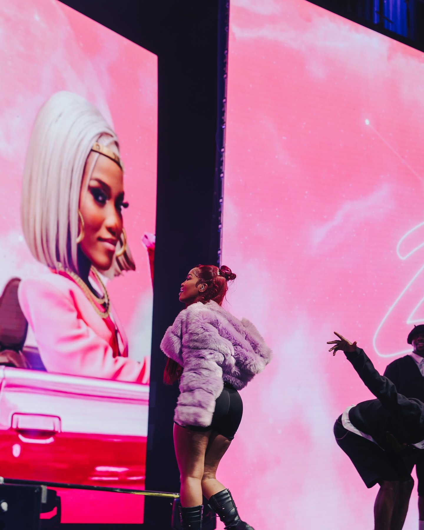 Zee Nxumalo captivates Fans