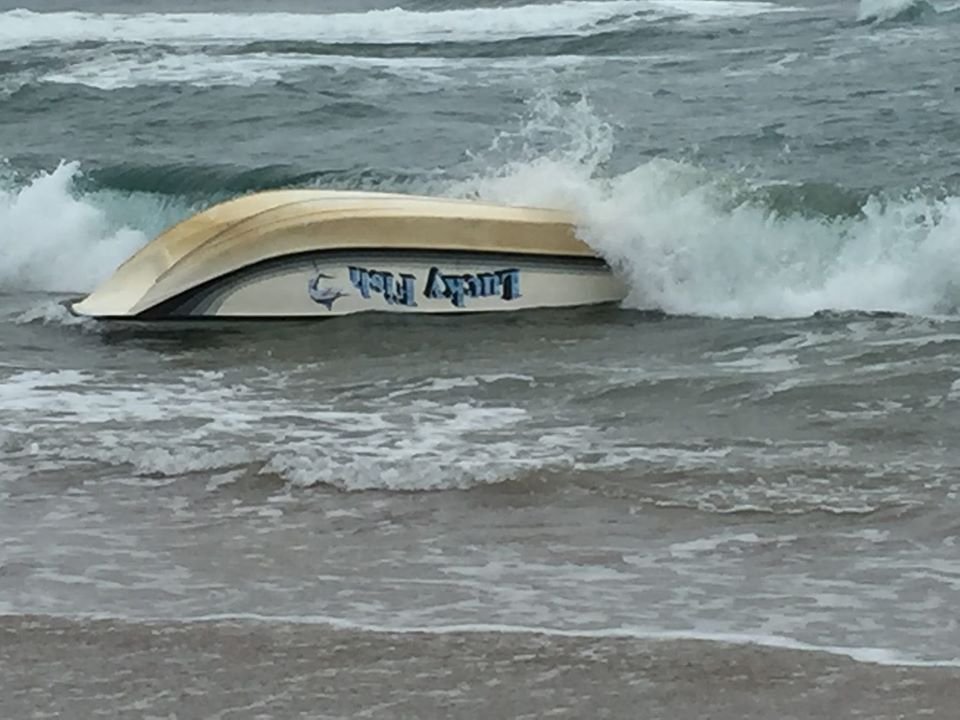 ski boat capsizes